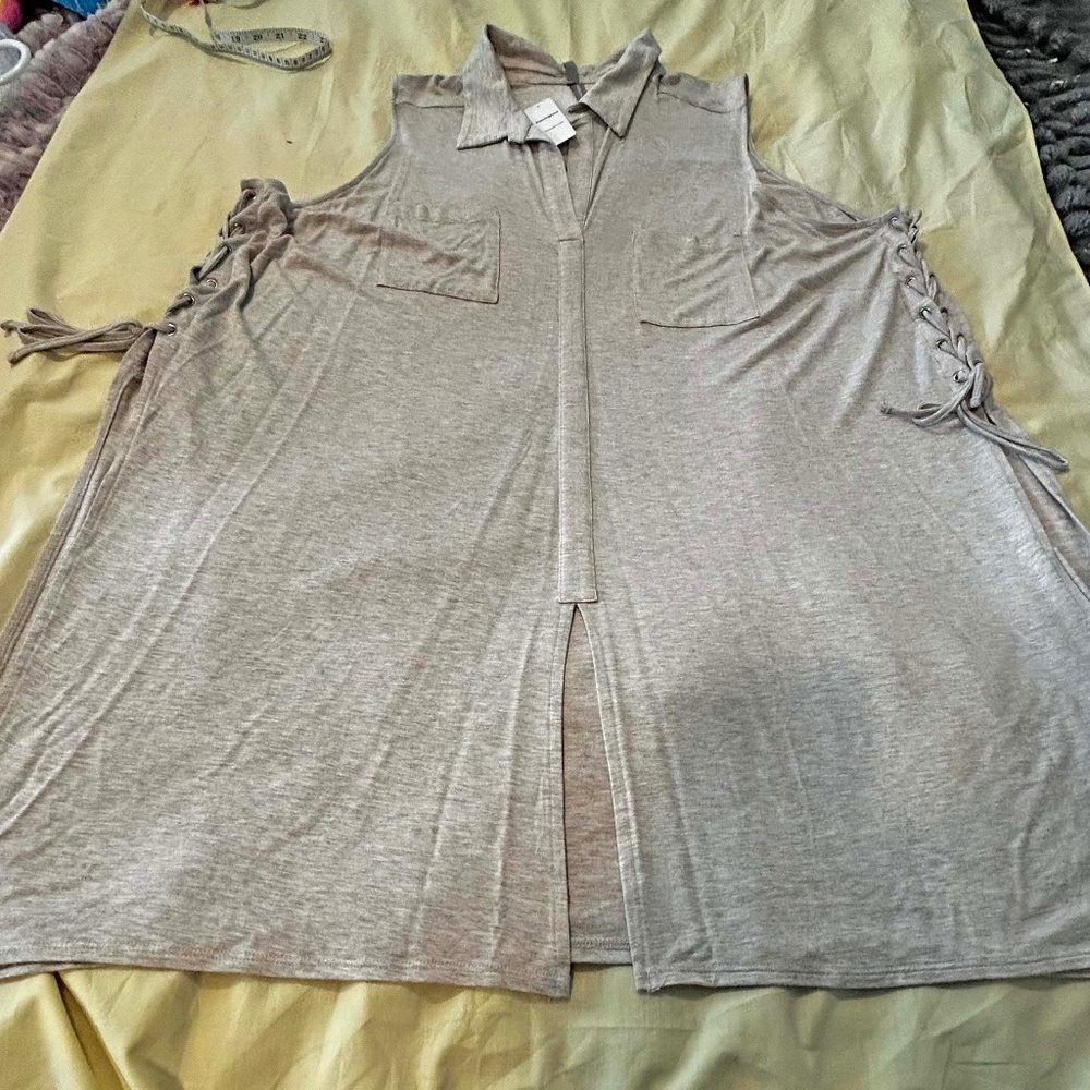 LACE UP KNIT TUNIC, LINEN COLOUR, SIZE 4X, SLEEVELESS, PENNINGTONS, IN ORIGINAL